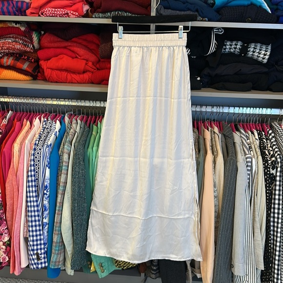 H&M ivory satiny elastic/cinch tie waist side slits maxi skirt size XS NWT - Picture 3 of 3